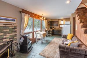 Η κουζίνα ή μικρή κουζίνα στο Singer Cabin 2