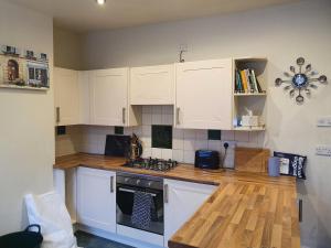 A kitchen or kitchenette at Clitheroe holiday let