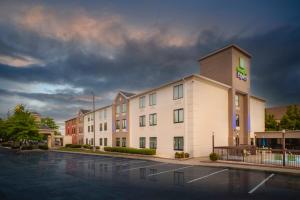 a building with a hotel in a parking lot at Holiday Inn Express Clayton Southeast Raleigh, an IHG Hotel in Garner