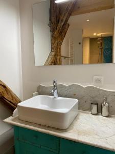 Koupelna v ubytování Au Cheval Blanc - appartements et chambres d'hôtes