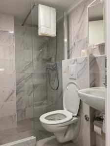Kúpeľňa v ubytovaní Villa Leo Beach Studio + 21 fotografií