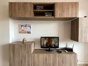 TV a/nebo společenská místnost v ubytování Acapulco Playa 412 Apartments Casasol