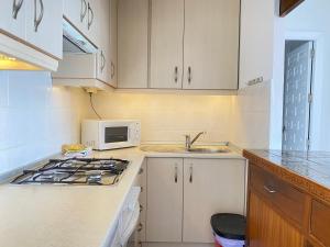Kuchyň nebo kuchyňský kout v ubytování Acapulco Playa 412 Apartments Casasol