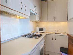 Kuchyň nebo kuchyňský kout v ubytování Acapulco Playa 412 Apartments Casasol