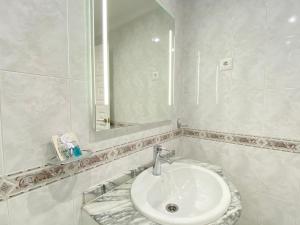 Koupelna v ubytování Acapulco Playa 412 Apartments Casasol