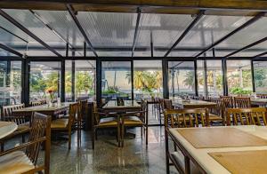 Um restaurante ou outro lugar para comer em Littoral Hotel