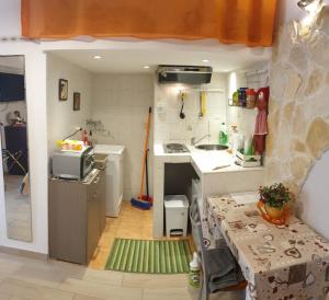Kuchyň nebo kuchyňský kout v ubytování Giovanni s little house