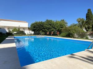 Bazén v ubytovaní Acapulco 16 Apartments Casasol alebo v jeho blízkosti