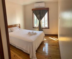 Tempat tidur dalam kamar di Coral View Beach Resort