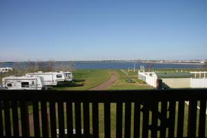 a view of an rvs and the water from a balcony at Auberge Janine du Havre in Shippagan