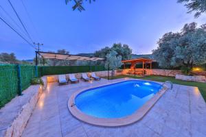 Бассейн в Villa Candan Kaş или поблизости