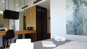 TV a/nebo společenská místnost v ubytování Valmar Hotel