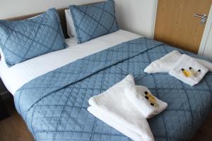Ліжко або ліжка в номері Blue Haven,2 bed apartament in Southampton Central Free Parking