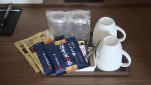 Příslušenství pro přípravu čaje a kávy v ubytování Koriyama View Hotel Annex