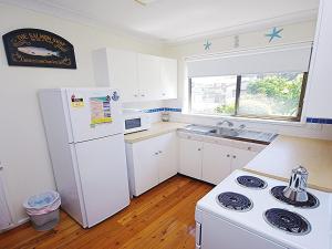 
A kitchen or kitchenette at Culburra Sea Stay - beach and shop an easy walk
