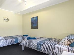 Ένα ή περισσότερα κρεβάτια σε δωμάτιο στο Dolphin Breeze