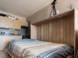 Llit o llits en una habitació de Contemporary apartment in Oostende with balcony