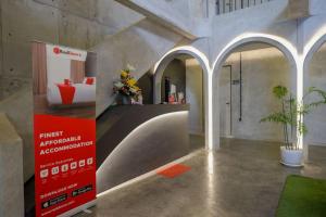 Vstupní hala nebo recepce v ubytování RedDoorz Plus near Kawasan Sam Poo Kong Semarang