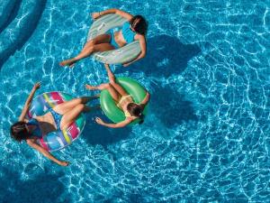 Bazén v ubytování Fruska Pool House nebo v jeho okolí