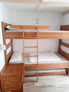 Poschodová posteľ alebo postele v izbe v ubytovaní Talblick 2 - Ihr Zuhause : das Ferienhaus mitten im idyllischen Tal