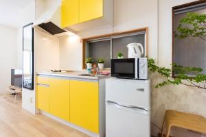 Kuchyň nebo kuchyňský kout v ubytování 寅ホテル 台東 Hotel 寅 台东 Tora Hotel Taito D