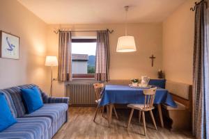 a living room with a blue table and a couch at Ferienwohnung 1 Vikoler in Vols am Schlern