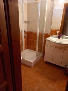 Een badkamer bij Galambos Pincészet