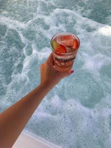 Nápoje v ubytování DAOS Suites & Terrace Marbella