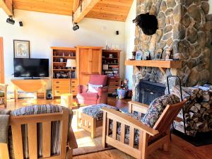 PO Private home across from Cannon Stunning patio with fire pit, gorgeous fireplace