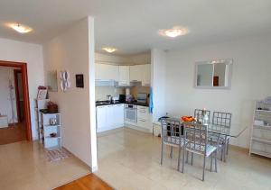 Kuchyň nebo kuchyňský kout v ubytování Apartment Idlerocks