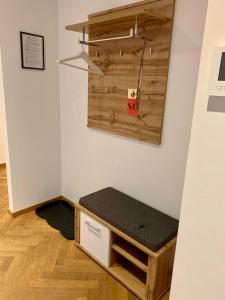 a room with a bench in the corner of a room at Familienapartment An der Frauenkirche in Dresden