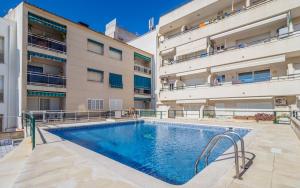 Bazén v ubytování APARTAMENTO EN EL CENTRO DE CALAFELL nebo v jeho okolí