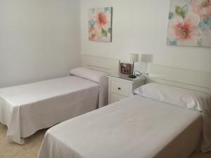 Łóżko lub łóżka w pokoju w obiekcie APARTAMENTO LA TORNA