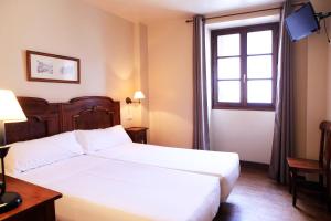 Postel nebo postele na pokoji v ubytování Hostal Antxitonea