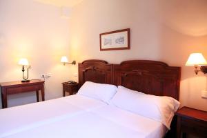 Postel nebo postele na pokoji v ubytování Hostal Antxitonea