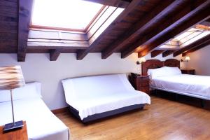 Postel nebo postele na pokoji v ubytování Hostal Antxitonea
