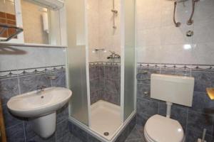 Łazienka w obiekcie Rooms Raos