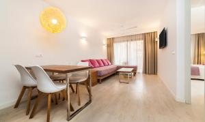 טלויזיה ו/או מרכז בידור ב-Insotel Club Tarida Playa