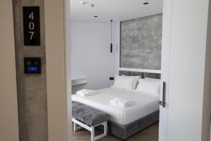 Postel nebo postele na pokoji v ubytování Mirage Hotel