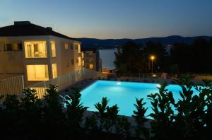 Bazén v ubytovaní Malo More Resort alebo v jeho blízkosti