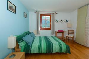 A bed or beds in a room at Thirsty River Apartments