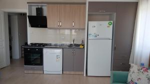 Gallery image of 1+1 furnished flat with pool in Lara