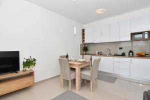 Kuchyň nebo kuchyňský kout v ubytování Apartmani Porat