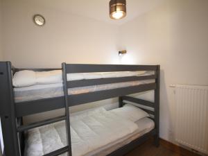two sets of bunk beds in a room at Appartement Hauteluce, 3 pièces, 6 personnes - FR-1-293-268 in Hauteluce