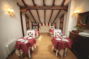A seating area at Posada Cicero