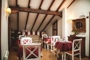 A seating area at Posada Cicero