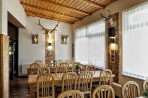 Reštaurácia alebo iné gastronomické zariadenie v ubytovaní Penzion restaurace U Švábků