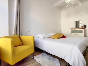 Postel nebo postele na pokoji v ubytování Chambre de charme à Saulieu