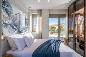 Ένα ή περισσότερα κρεβάτια σε δωμάτιο στο Kymo Instyle Villa - Sea view Private pool Jacuzzi +32 φωτογραφίες