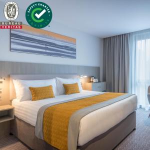 Cama ou camas em um quarto em Maldron Hotel Smithfield Dublin City